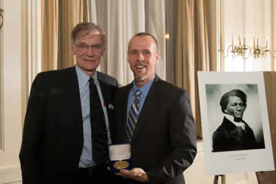 Professor Sweet (right) accepting award from Professor David Blight, Director of the Gilder Lehrman Center at Yale.